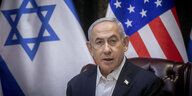 Israels Regierungschef Netanjahu vor israelischer und US-Flagge